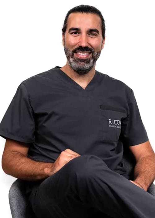 Dr. Jordi Riba Voltà, Cirugía oral, implantología, periodoncia y estética