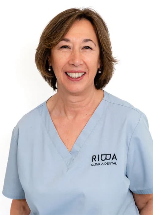 Montserrat Capellades, Auxiliar dental